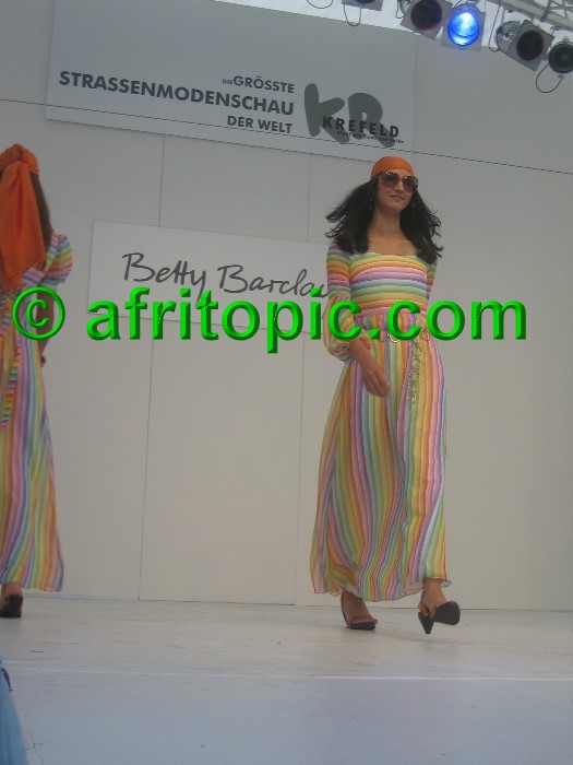 ../Images/Krefeld-Strssenmodenschau-2005 037.jpg